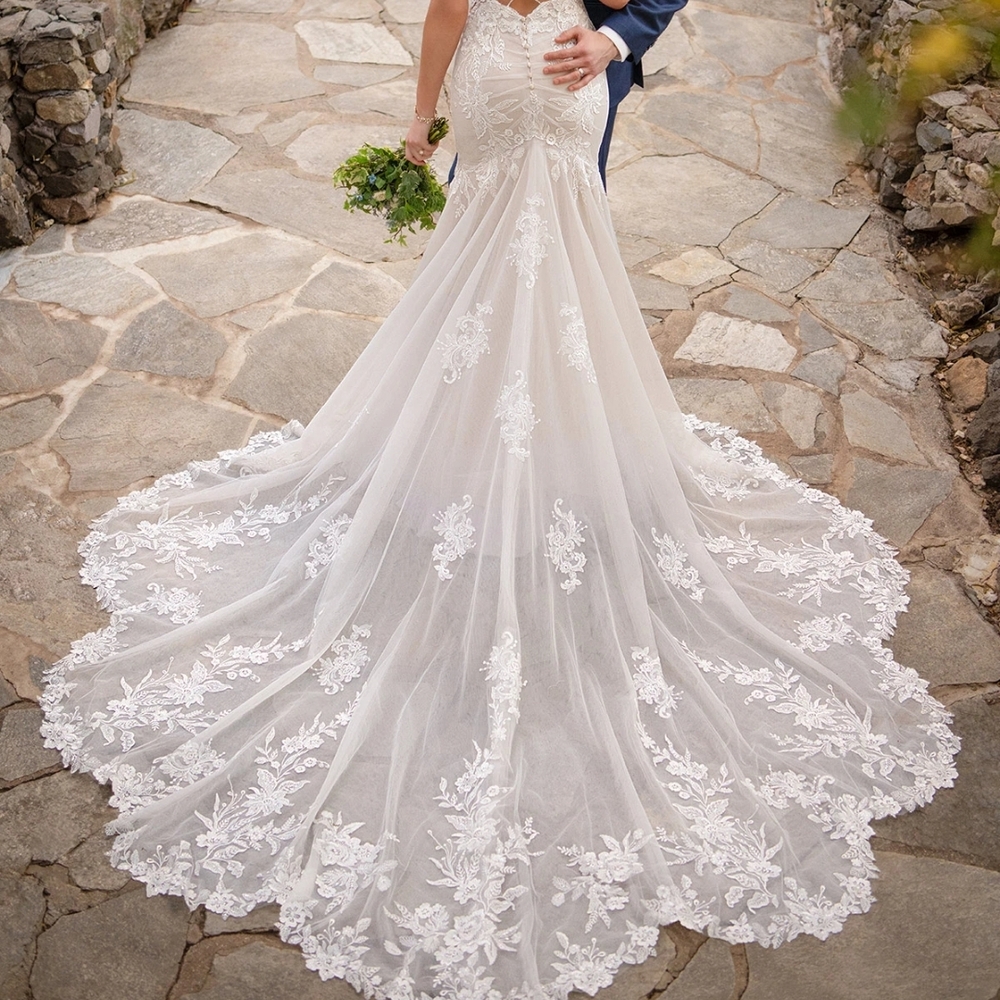 Elegant White Lace Wedding Dress